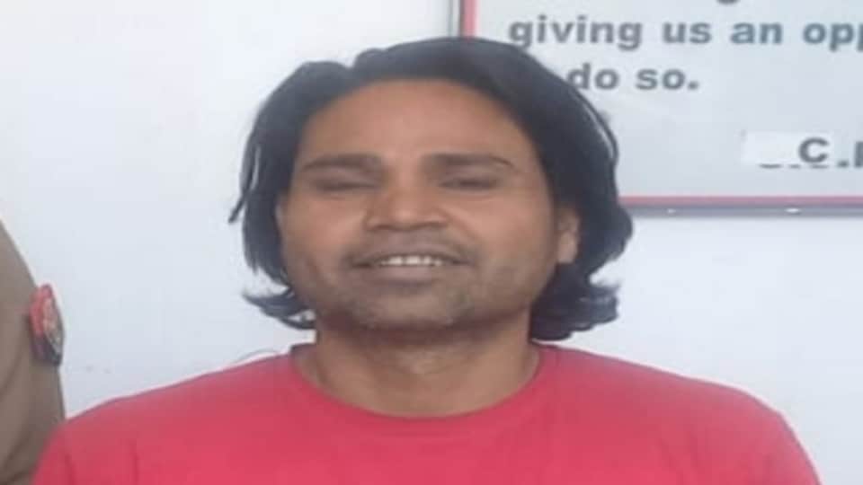 पुलिस गिरफ्त में काका