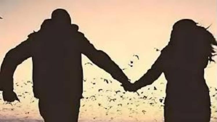 Bihar: तीन दिन के प्यार में टूटा घर! दो बच्चों को छोड़ 56 साल के नंदोई संग भागी पत्नी, लाखों के गहने भी ले गई