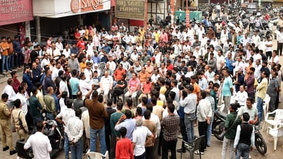 शास्त्रीनगर सेंट्रल मार्केट: 44 निर्माण पर सीलिंग के खिलाफ 9 अप्रैल को मेरठ बंद, बाजार में फोर्स तैनात Shastrinagar Central Market: Meerut closed on April 9 against sealing of 44 constructions, force deployed