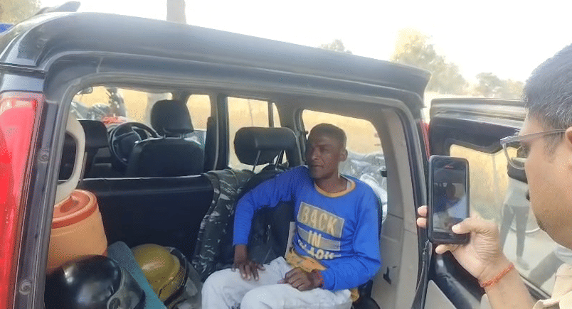 सुल्तानपुर जेल जाने से पहले मृतक आरोपी।