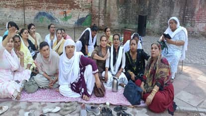 Kinnar Mahapanchayat Protests Against Transgender Amendment Bill at Jantar Mantar