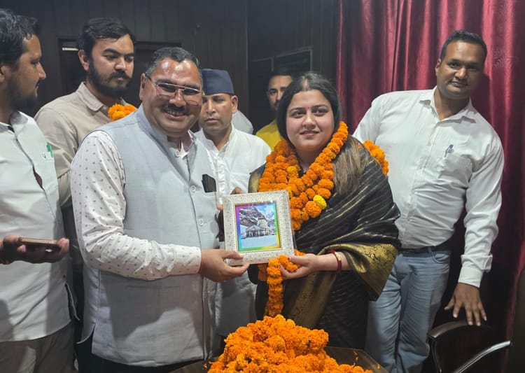 Uttarakhand: योगिता रावत को मिली प्रदेश ग्राम प्रधान संगठन के अध्यक्ष की जिम्मेदारी, गांव में खुशी का माहौल