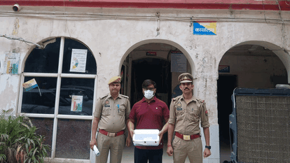 Cunning Fraudster Arrested in Greater Noida for Swindling Lakhs Under Pretext of Sending People Abroad