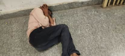 patient remained in pain all night at the hospital gate