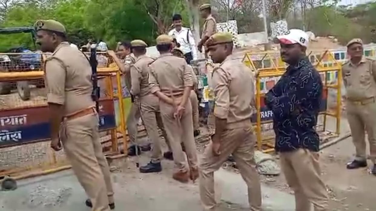 Jhansi: Illegal shrine built on government land razed, JDA enforcement team takes action