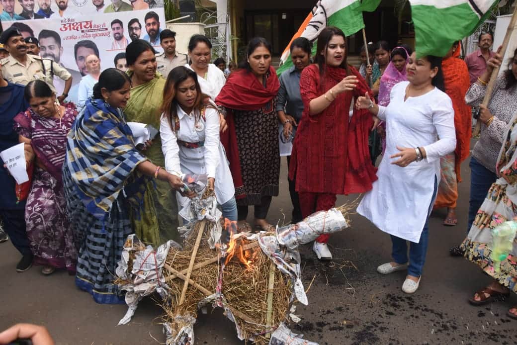 महिला कांग्रेस का प्रदर्शन