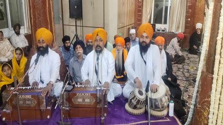 UP: श्रद्धा और उल्लास के साथ मनाया, गुरु तेग बहादुर साहिब का प्रकाश पर्व; गुरुवाणी से निहाल हुई संगत