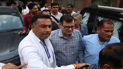 Bijnor: 'I will work only if you give me money', Panchayat Secretary complained, Vigilance caught DPRO