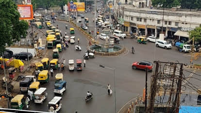 Weather in Gorakhpur has been pleasant since morning. There is light rain, and cool winds have been blowing