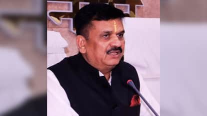 Order issued to withhold half of Jaunpur DM salary Show-cause notice issued to Tehsildar