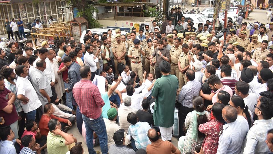 Meerut: Biggest action so far in Central Market, 44 buildings sealed, anger among traders