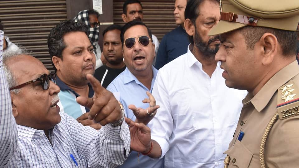 Meerut: Biggest action so far in Central Market, 44 buildings sealed, anger among traders