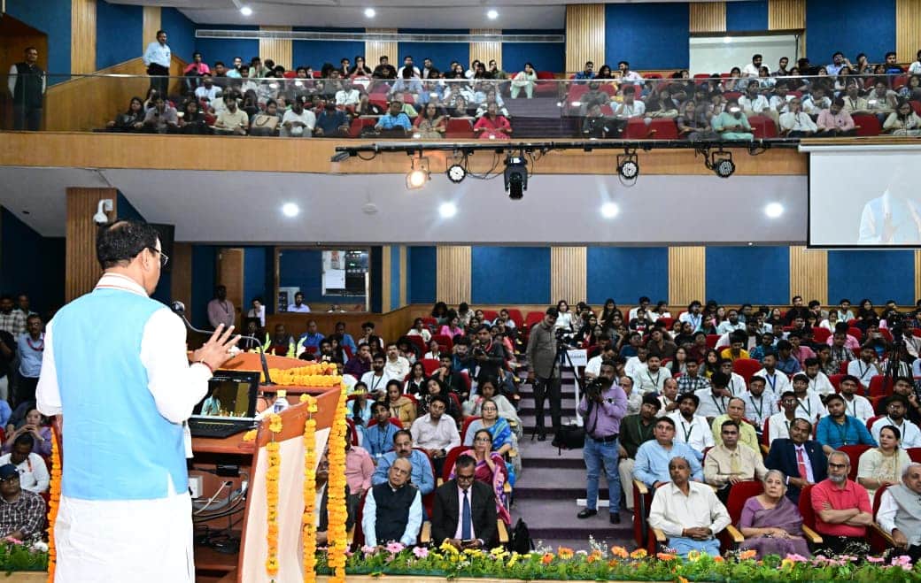 कार्यक्रम को संबोधित करते डिप्टी सीएम।