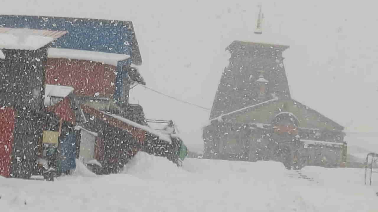 Snowfall at Kedarnath Dham and Yamunotri Dham Uttarakhand Weather Updates Snowfall Photos