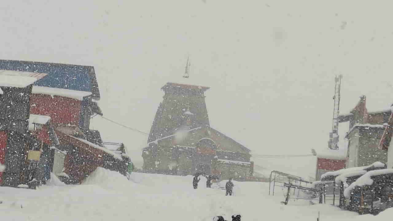 Snowfall at Kedarnath Dham and Yamunotri Dham Uttarakhand Weather Updates Snowfall Photos