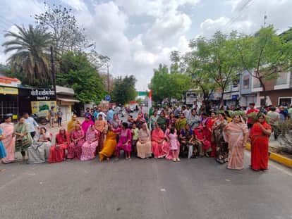 Indore News Protest Erupts in Malwa Mill Area Over New Liquor Shop Opening