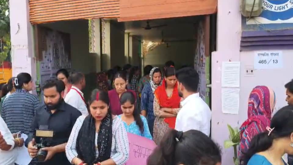 Meerut: Central Market Sealing Drive Sparks Protest, Hospitals and Schools Locked, Traders Block Road in Anger