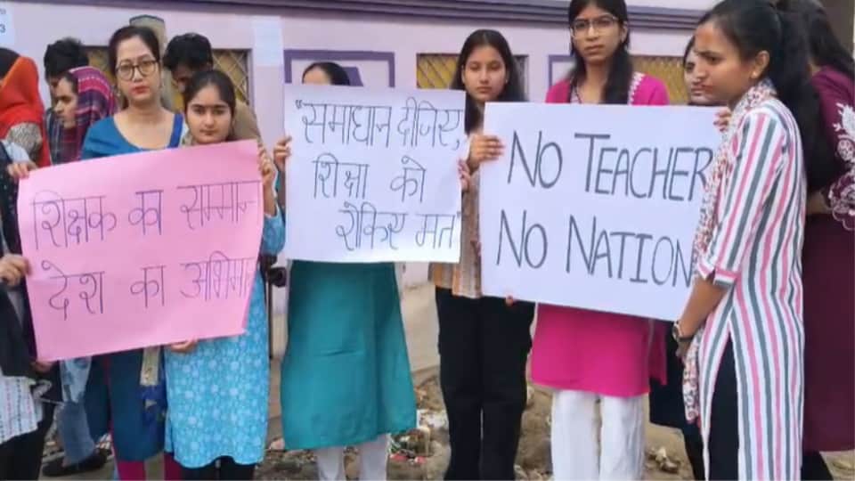 Meerut: Central Market Sealing Drive Sparks Protest, Hospitals and Schools Locked, Traders Block Road in Anger