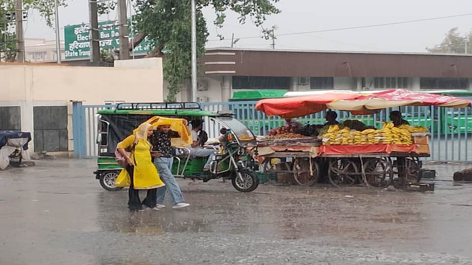 Heavy rain in Haryana Today Weater Cold Weather due to Rain Temperature Fall