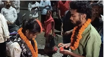 Hotel Raids in Jharkhand Take a Dramatic Turn One Couple Ties the Knot on the Street news in hindi