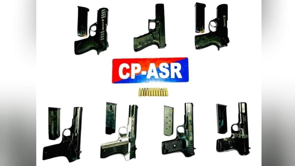 आरोपियों से बरामद हथियार