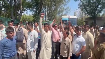 Roadways employees create ruckus at Rohtak bus stand