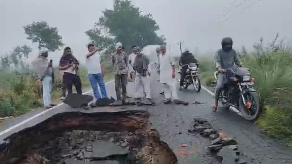 Canal Embankment Breaks in Muzaffarnagar, Fields Flooded, Farmers Demand Immediate Repair