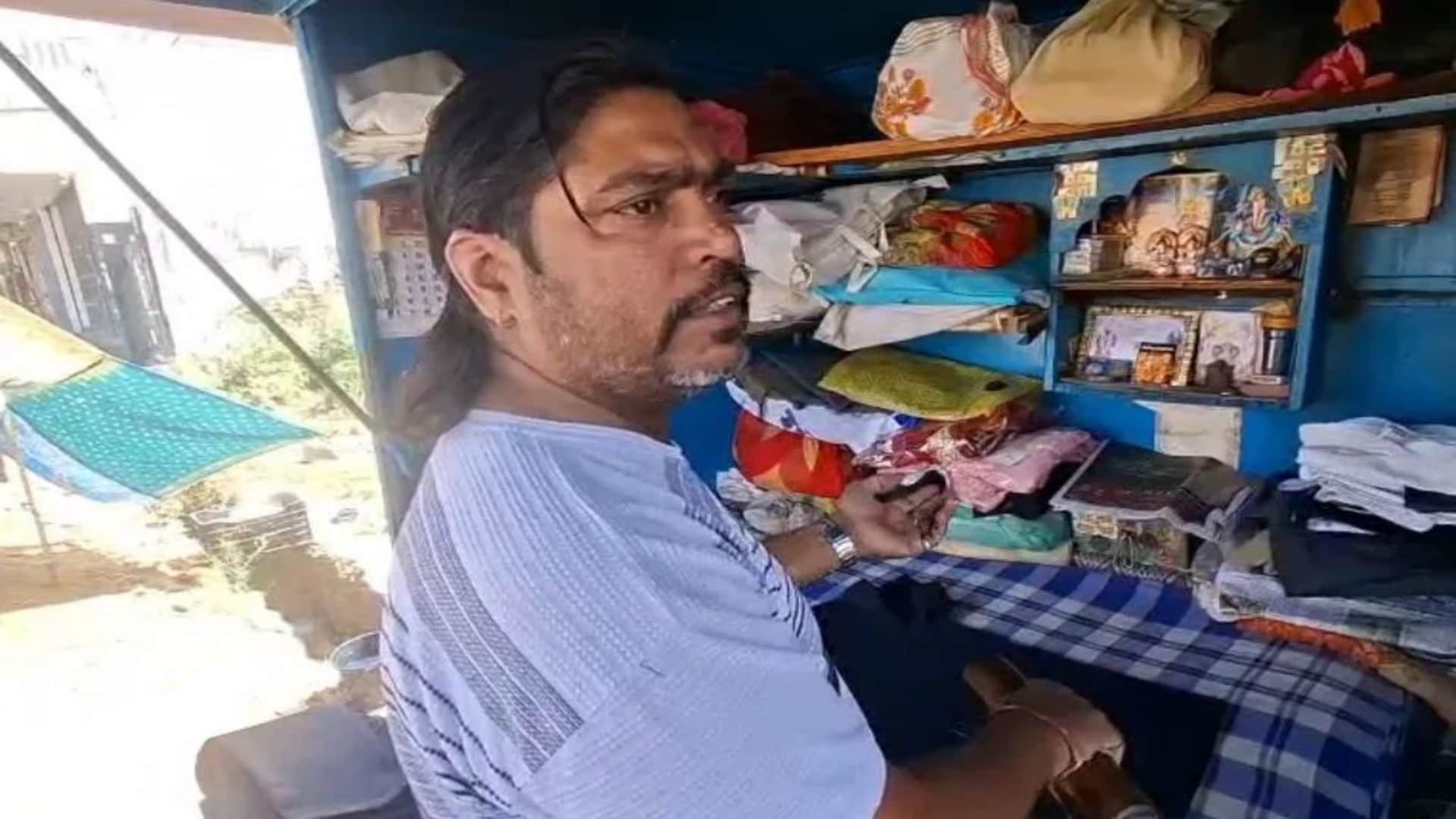 कपड़े प्रेस करने वाले के खाते से करोड़ों का ट्रांसेक्शन