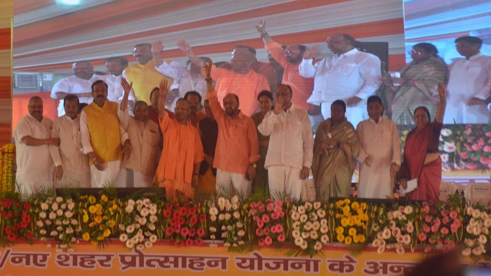 Yogi Adityanath Announces 6,466 Crore Projects to Transform Agra with Greater Agra Plan