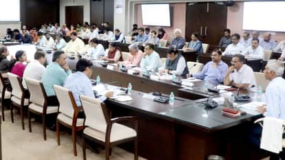 MP News: Chief Secretary Anurag Jain said, "I have become the Chief Complaint Officer"; Rastogi said, "The sit