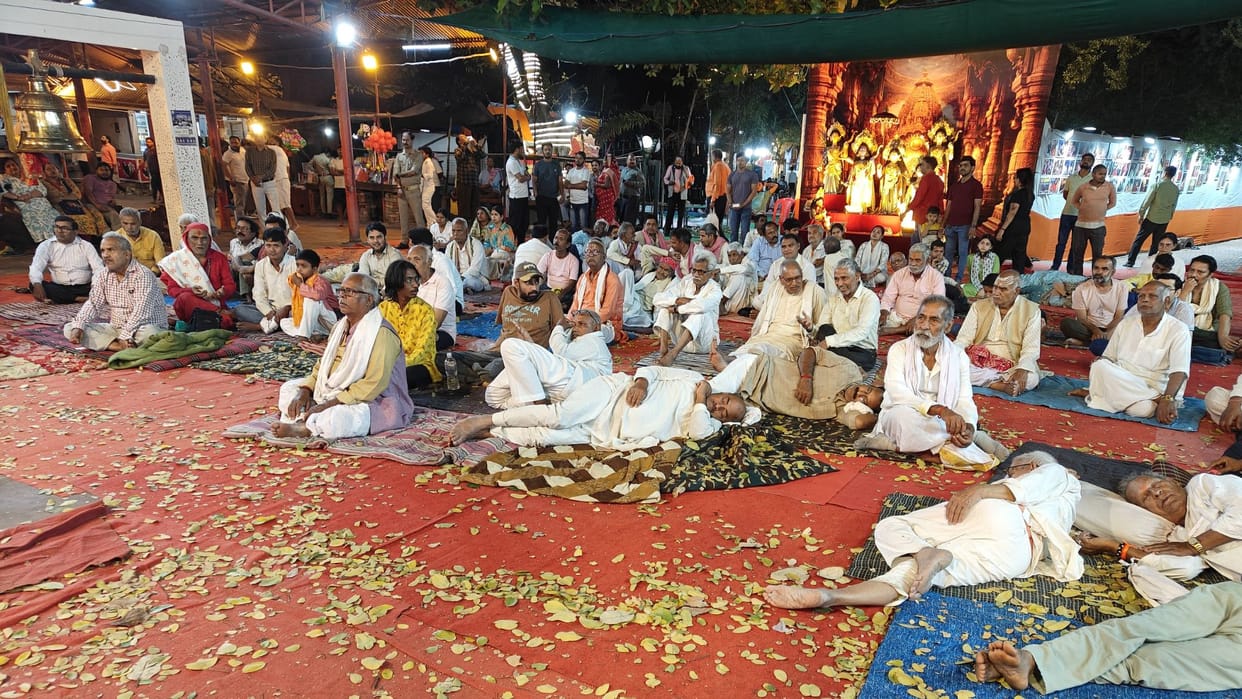 Varanasi weather change after Winds blew at speed of 60 km power supply disrupted amid rain