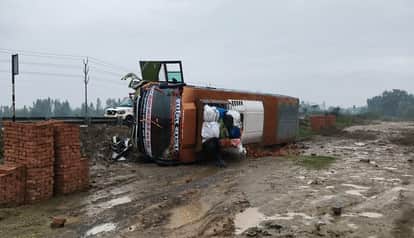 Double-decker bus overturned on Gadarpur bypass, seven passengers injured