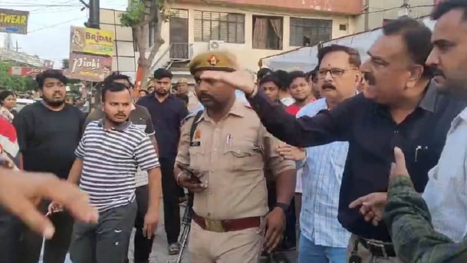 सेंट्रल मार्केट में मारपीट के बाद हंगामा।