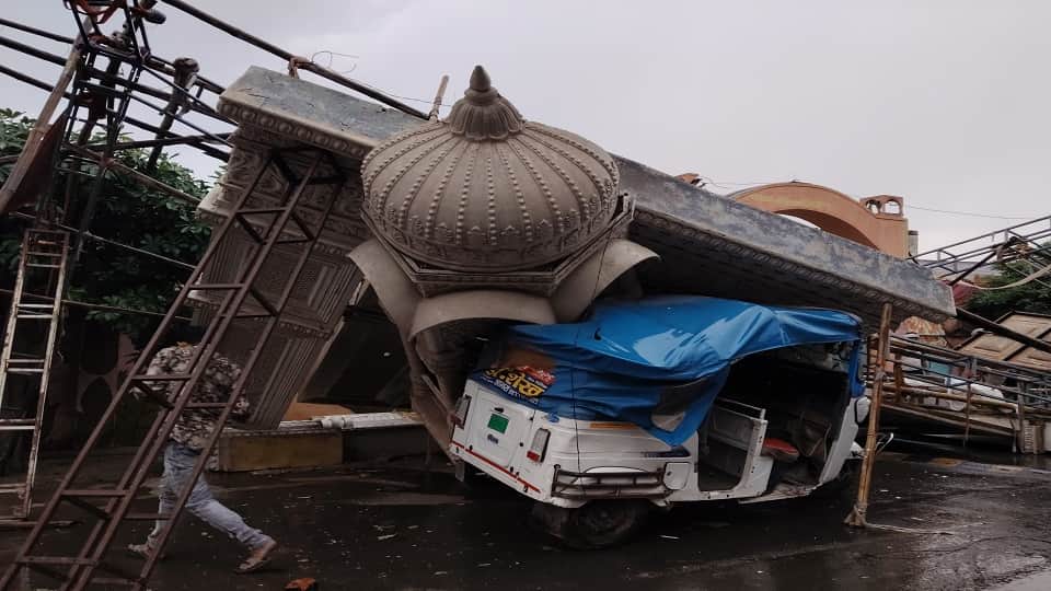 Agra Weather Today Storm Hailstorm Cause Destruction Orange Alert Issued UP News in Hindi
