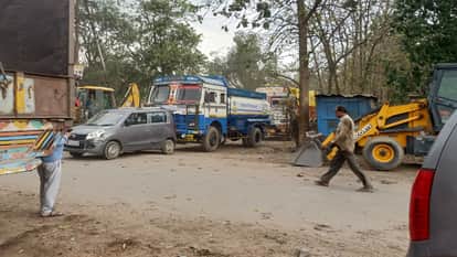 Vehicles Lined Up Fitness of 35 Vehicles Cleared in Just 25 Minutes in Bareilly