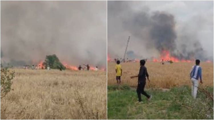 UP: लखीमपुर खीरी में हाईटेंशन लाइन से निकली चिंगारी, खेतों में भड़की आग, 81 बीघा गेहूं की फसल जलकर राख