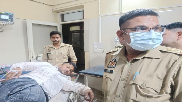 Firozabad: टप्पेबाज से पुलिस की मुठभेड़, दोनों ओर से चलीं गोलियां; पैर में गोली लगते ही गिरा शातिर