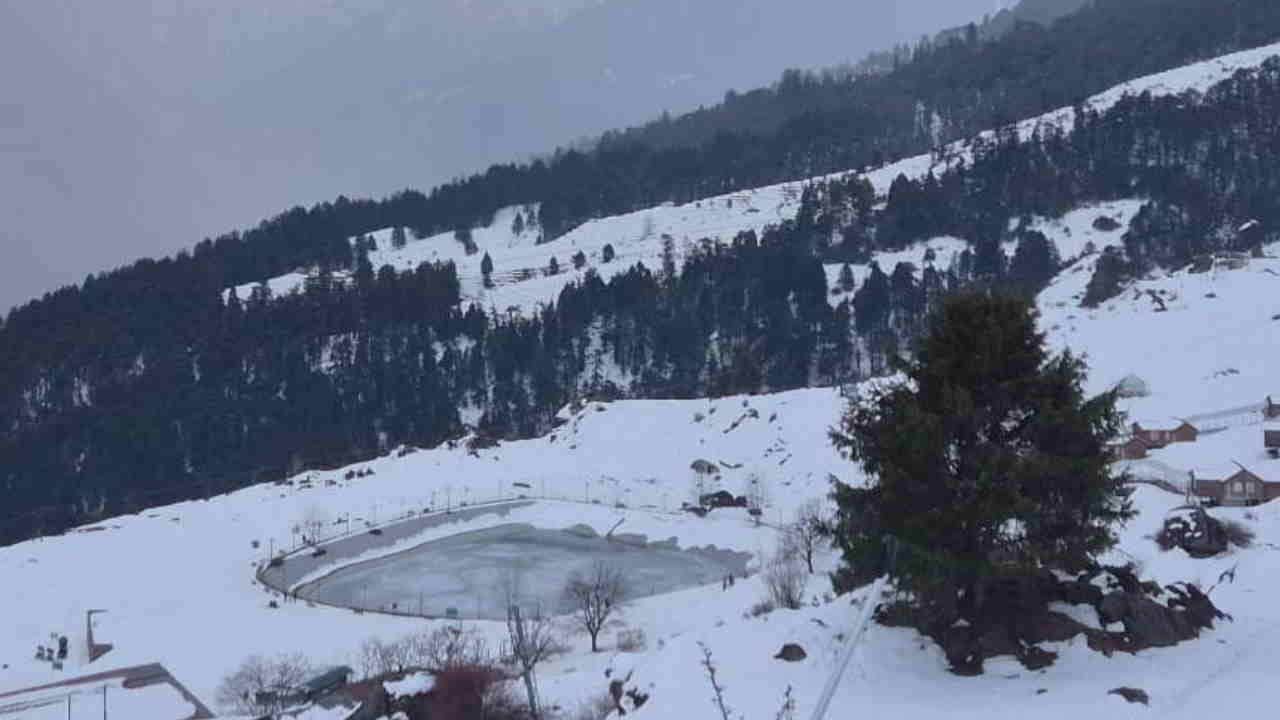Snowfall in Kedarnath Yamunotri; snow blankets region from Badrinath to Auli Roopkund, Bedni Watch photos