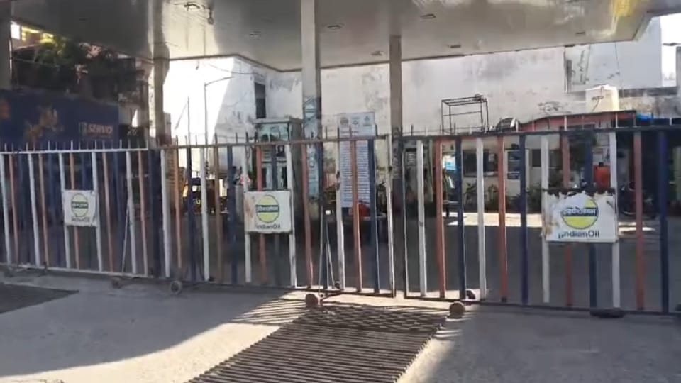 UP: Meerut closed in protest against sealing of Central Market, traders said - don't kick in the stomach