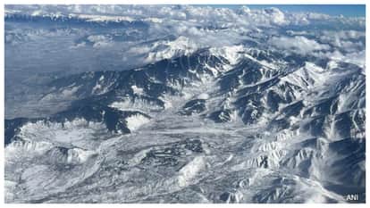 Why does not the snow on mountains melt even in intense sunlight The answer lies hidden within atmosphere