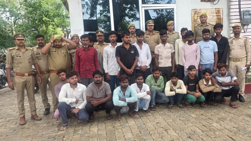 UP Crime News Cyber Fraud Gang Busted in Kanpur Operated Like a Team, Targeted Daily Victims