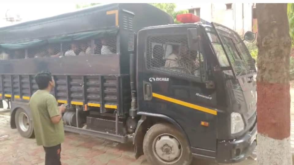 UP Crime News Cyber Fraud Gang Busted in Kanpur Operated Like a Team, Targeted Daily Victims