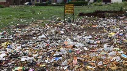 Moradabad: Numerous Problems in Ward 1 Handpump Water Unfit for Drinking