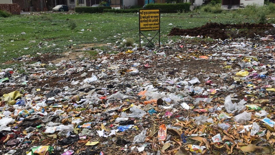 Moradabad: Numerous Problems in Ward 1 Handpump Water Unfit for Drinking