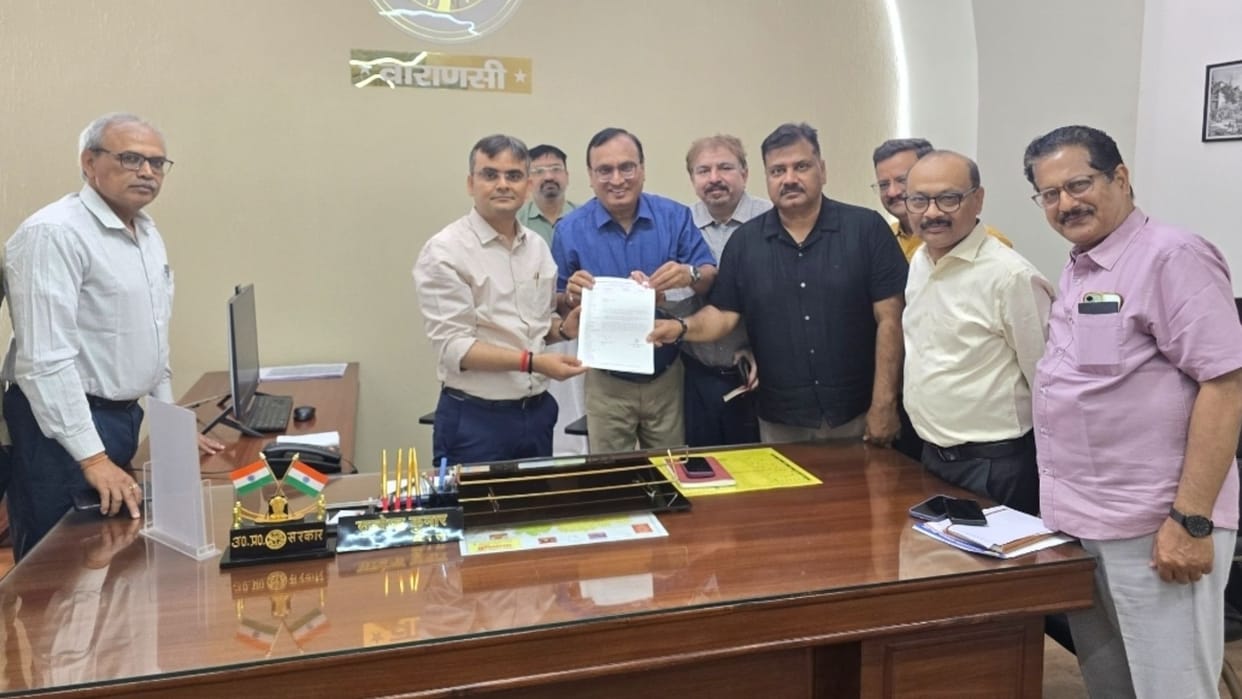 IMA Office Bearers Raise Issues Related to Ayushman and Ultrasound Before DM Varanasi Forward Demands