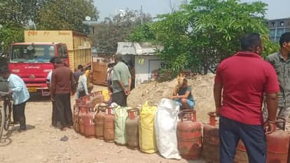 Cooking Gas Cylinders Nowhere Found People Frustrated by Delivery Notifications in ballia