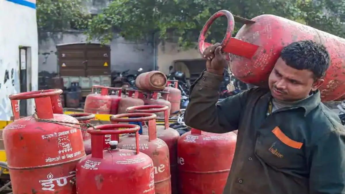 गैस की कालाबाजारी: 2000 रुपये में मिल रहा 925 वाला सिलिंडर, एजेंसियों पर मिलीभगत के आरोप