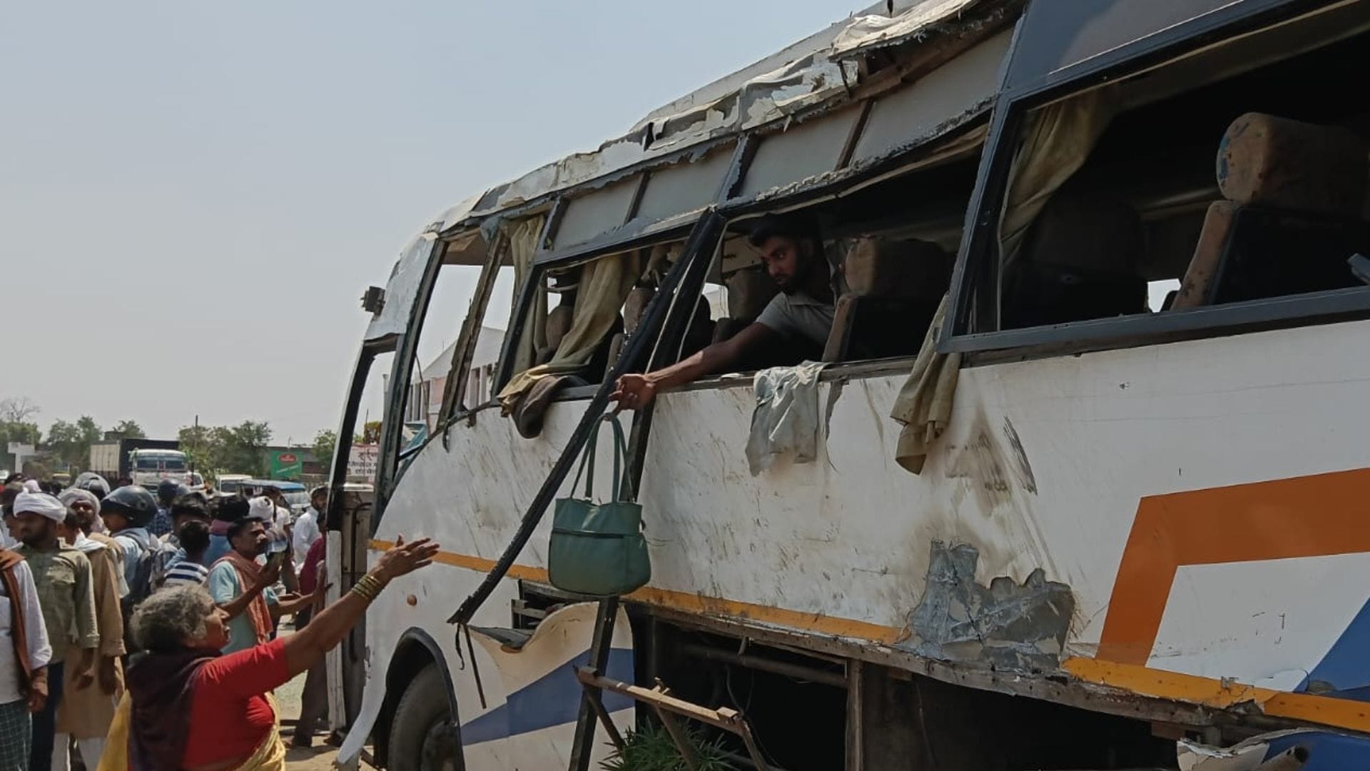 Woman Died 38 Injured in Bus Crash After Vehicle Overturns in Ghazipur on Varanasi-Gorakhpur Four-Lane Highway