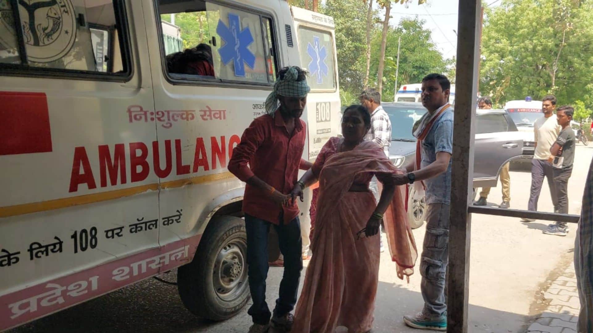 Woman Died 22 Injured in Bus Crash After Vehicle Overturns in Ghazipur on Varanasi-Gorakhpur Four-Lane Highway