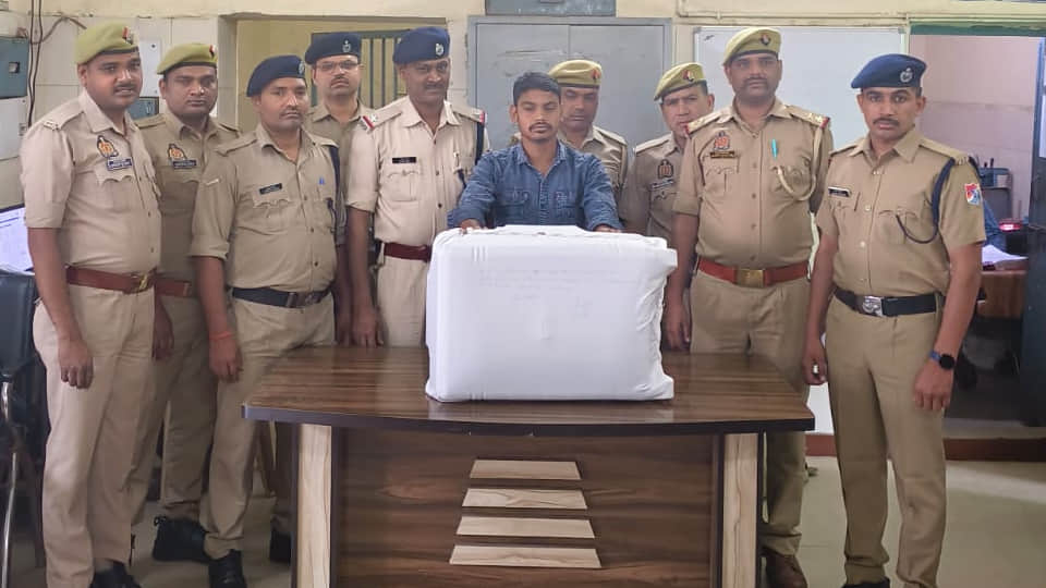 गिरफ्त में तस्कर